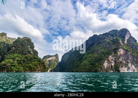 Morgen im Khao Sok National Park, Cheow Lan Lake, Surat Thani, Thailand Stockfoto