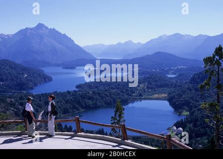 ARGENTINIEN, IN DER NÄHE VON BARILOCHE, CAMPANARIO HILL, LAKE DISTRICT, TOURISTEN Stockfoto