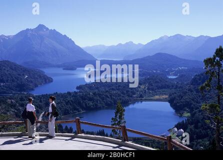 ARGENTINIEN, IN DER NÄHE VON BARILOCHE, CAMPANARIO HILL, LAKE DISTRICT, TOURISTEN Stockfoto