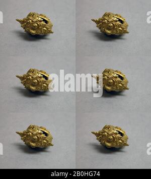 Ohrenschmuck mit Makara Motif, Indonesien (Java), ostjavanische Periode, Datum Des Letzten Viertels des 10.-letzten Viertels des 15. Jahrhunderts, Indonesien (Java), Gold, 5/8 Zoll. (1,5 cm), Schmuck Stockfoto