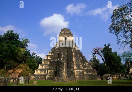 GUATEMALA, TIKAL, TEMPEL DES RIESIGEN JAGUAR (TEMPEL I), GREAT PLAZA Stockfoto