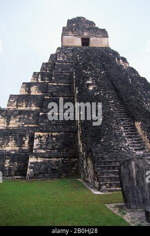 SÜDAMERIKA, GUATEMALA, TIKAL, TEMPEL DES RIESIGEN JAGUAR (TEMPEL I) Stockfoto