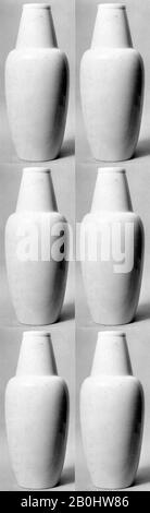 Vase, China, Qing-Dynastie (1644-1911), Qianlong (1736-95), Kultur: China, Glas, H. 11 1/4 Zoll (28,6 cm), Glas Stockfoto