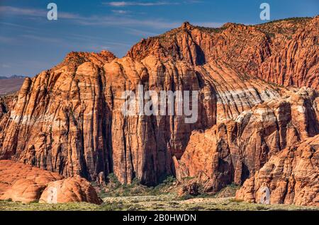 Felsformationen aus Navajo-Sandstein im Snow Canyon State Park, Utah, USA Stockfoto