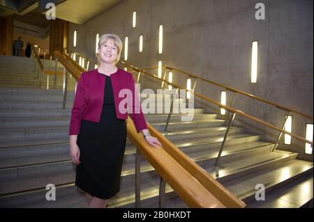 Edinburgh, Großbritannien. Februar 2020. Abgebildet: Shona Robison MSP - Ehemaliges Kabinett und war bis Juni 2018 Kabinettsekretärin für Gesundheit und Sport, nach der Entscheidungszeit im schottischen Parlament in Holyrood, Edinburgh. Kredit: Colin Fisher/Alamy Live News Stockfoto