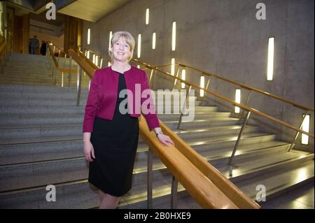 Edinburgh, Großbritannien. Februar 2020. Abgebildet: Shona Robison MSP - Ehemaliges Kabinett und war bis Juni 2018 Kabinettsekretärin für Gesundheit und Sport, nach der Entscheidungszeit im schottischen Parlament in Holyrood, Edinburgh. Kredit: Colin Fisher/Alamy Live News Stockfoto