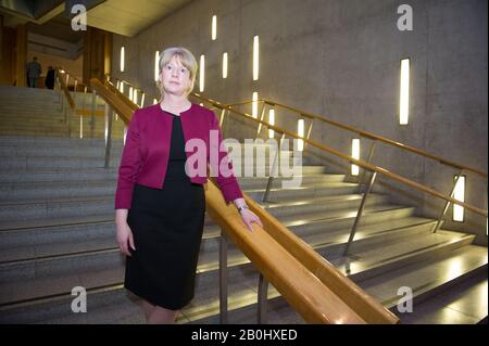 Edinburgh, Großbritannien. Februar 2020. Abgebildet: Shona Robison MSP - Ehemaliges Kabinett und war bis Juni 2018 Kabinettsekretärin für Gesundheit und Sport, nach der Entscheidungszeit im schottischen Parlament in Holyrood, Edinburgh. Kredit: Colin Fisher/Alamy Live News Stockfoto