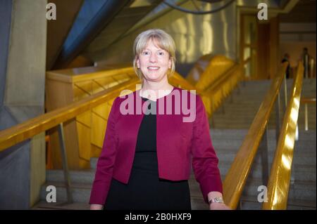 Edinburgh, Großbritannien. Februar 2020. Abgebildet: Shona Robison MSP - Ehemaliges Kabinett und war bis Juni 2018 Kabinettsekretärin für Gesundheit und Sport, nach der Entscheidungszeit im schottischen Parlament in Holyrood, Edinburgh. Kredit: Colin Fisher/Alamy Live News Stockfoto