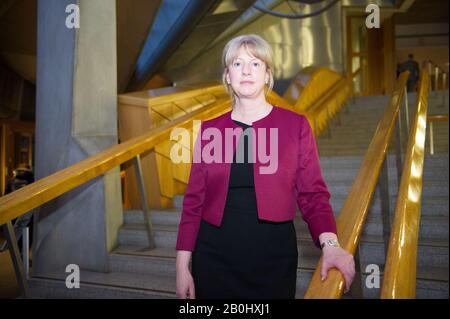 Edinburgh, Großbritannien. Februar 2020. Abgebildet: Shona Robison MSP - Ehemaliges Kabinett und war bis Juni 2018 Kabinettsekretärin für Gesundheit und Sport, nach der Entscheidungszeit im schottischen Parlament in Holyrood, Edinburgh. Kredit: Colin Fisher/Alamy Live News Stockfoto