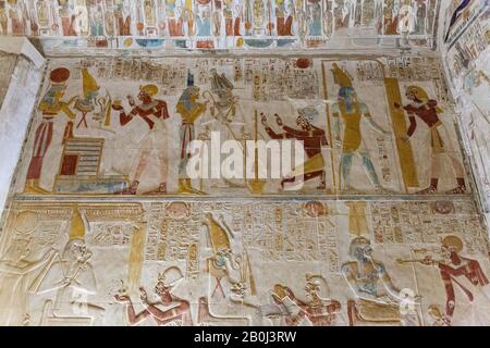 Bas-Relief Schnitzereien im Tempel von Seti I, Abydos Stockfoto