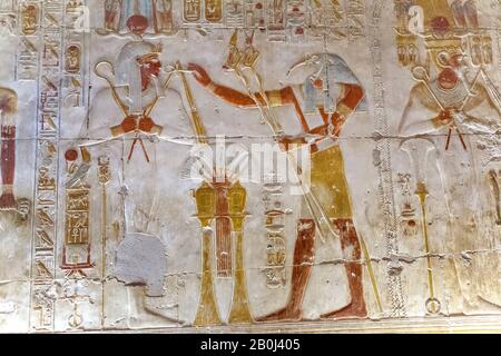 Thoth bietet das ankh Seti I im großen Tempel von Abydos an Stockfoto