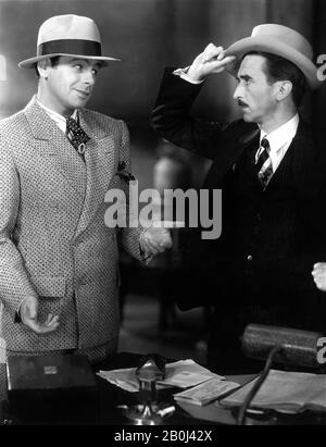 Paul MUNI als Tony Camonte und OSGOOD PERKINS in SCARFACE 1932 Regisseure HOWARD HAWKS und RICHARD ROSSON Roman Armitage Trail Screen Story Ben Hecht Produzent Howard Hughes The Caddo Company/United Artists Stockfoto