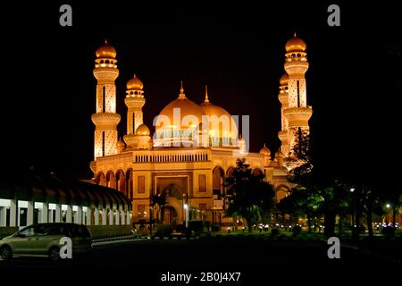 JaME Asr Hassanil Bolkiah Moschee in der Nacht, Bandar Seri Begawan, Brunei Stockfoto