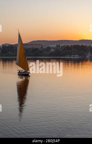 Felucca am Nil, Assuan, Ägypten Stockfoto