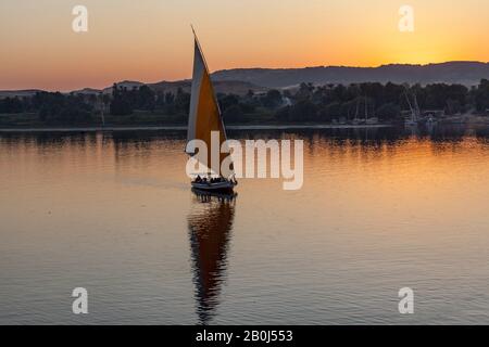 Felucca am Nil, Assuan, Ägypten Stockfoto