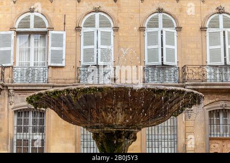 Brunnen auf dem Place d'Albertas, Aix-en-Provence Stockfoto