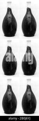Bottle, Japan, Edo-Zeit (1615-1868), Date 18 Century, Japan, Clay mit Glasur und einer dicken Überglasur; der Hals mit einer fein knisternder Glasur (Seto Ware), H. 9 3/4 Zoll (24,8 cm), Keramik Stockfoto
