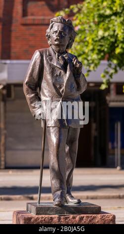 Bergen, NORWEGEN - Statue des Musikers Edvard Grieg vom Bildhauer Ingeburt Vik, 1914. Stockfoto