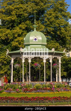 Bergen, NORWEGEN - Musikpavillon in Byparken, einem öffentlichen Park in der Innenstadt von Bergen. Stockfoto