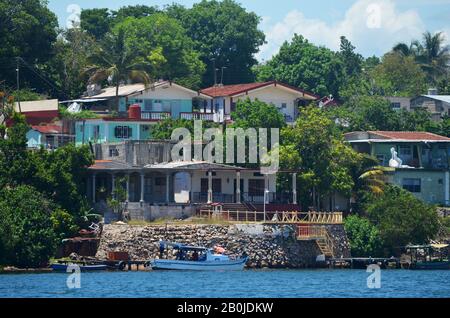 Fischerhäuser in Pasacaballo, Cienfuegos Bay (Südkuba) Stockfoto