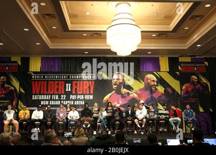 Die Unterkarten-Boxer auf der Bühne während der Pressekonferenz in der MGM Grand Garden Arena, Las Vegas. Stockfoto