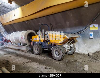 Anlage und Ausrüstung, die für das Tunneling für die BSCU (Bank Station Capacity Upgrade) verwendet werden, arbeiten unter King William Street und Cannon Street London EC4 Stockfoto