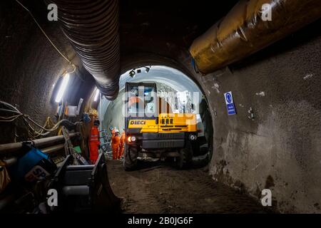 Anlage und Ausrüstung, die für das Tunneling für die BSCU (Bank Station Capacity Upgrade) verwendet werden, arbeiten unter King William Street und Cannon Street London EC4 Stockfoto