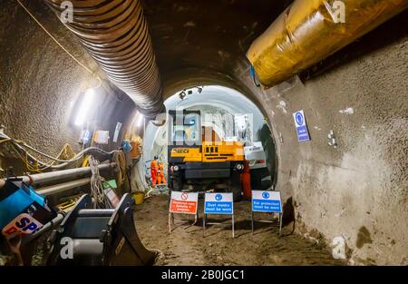 Anlage und Ausrüstung, die für das Tunneling für die BSCU (Bank Station Capacity Upgrade) verwendet werden, arbeiten unter King William Street und Cannon Street London EC4 Stockfoto