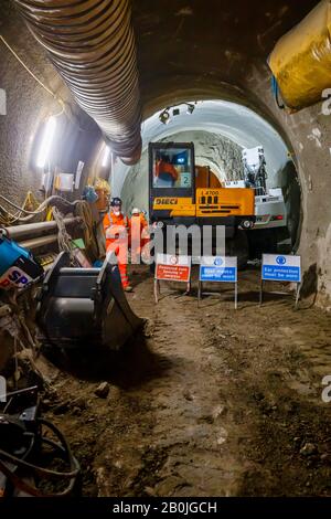 Anlage und Ausrüstung, die für das Tunneling für die BSCU (Bank Station Capacity Upgrade) verwendet werden, arbeiten unter King William Street und Cannon Street London EC4 Stockfoto