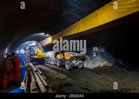 Anlage und Ausrüstung, die für das Tunneling für die BSCU (Bank Station Capacity Upgrade) verwendet werden, arbeiten unter King William Street und Cannon Street London EC4 Stockfoto