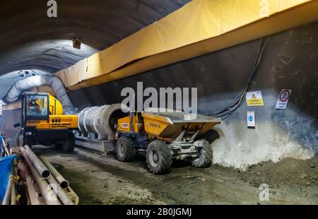 Anlage und Ausrüstung, die für das Tunneling für die BSCU (Bank Station Capacity Upgrade) verwendet werden, arbeiten unter King William Street und Cannon Street London EC4 Stockfoto