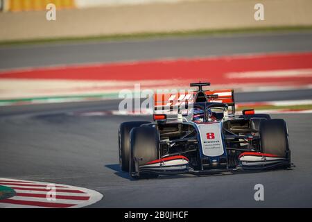 Romain Grosjean von Haas F1 Team in Aktion während der Nachmittagssitzung des zweiten Tages der F1-Testtage in Montmelo Circuit. Stockfoto