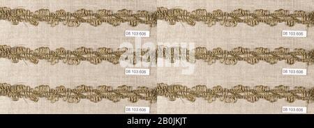 Galloon, Französisch, 18. Jahrhundert, Französisch, Metallgewinde, 12 x 3/4 Zoll, 30,5 x 1,9 cm, Textil-Besatz Stockfoto