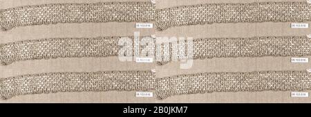 Galloon, Französisch, 18. Jahrhundert, Französisch, Metallgewinde, 14 x 1 1/4 Zoll, 35,6 x 3,2 cm, Textil-Besatz Stockfoto