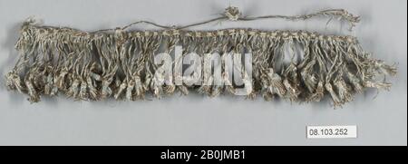 Franse, wahrscheinlich europäisch, 17. Bis 18. Jahrhundert, wahrscheinlich europäisch, Seide und Metallfaden, 19,7 x 5,1 cm, Textil-Besatz Stockfoto