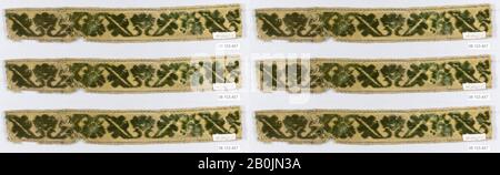Galloon, Französisch, Anfang des 19. Jahrhunderts, Französisch, 10 3/4 x 1 1/2 Zoll, 27,3 x 3,8 cm, Textil-Besatz Stockfoto