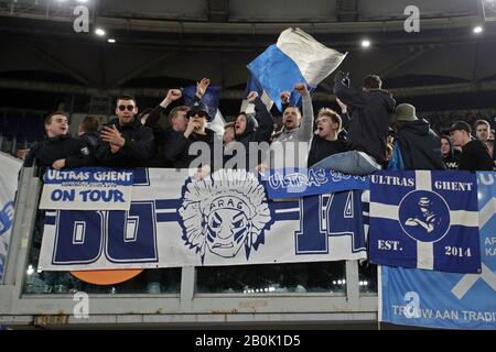 Rom, Italien. Februar 2020. Kaa Gent Anhänger beim UEFA Europa League-Spiel zwischen Roma und Gent im Stadio Olimpico, Rom, Italien am 20. Februar 2020. Foto von Luca Pagliaricci. Nur redaktionelle Nutzung, Lizenz für kommerzielle Nutzung erforderlich. Keine Verwendung bei Wetten, Spielen oder einer einzelnen Club-/Liga-/Spielerpublikationen. Kredit: UK Sports Pics Ltd/Alamy Live News Stockfoto