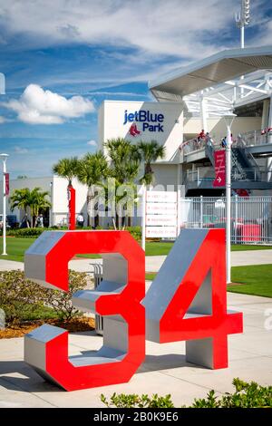 Nummer 34 - die Anzahl der ehemaligen Spieler David Ortiz von den Boston Red Sox im JetBlue Park, Ft Myers, Florida, USA, wurde zurückgezogen Stockfoto