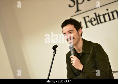 Neapel, Italien. Februar 2020. Der italienische Sänger Antonio Diodato bekannte sich bei der Präsentation seines neuesten Albums Che vita meravigliosa auf dem Feltrinelli in Neapel als Diodato, Gewinner von Sanremo 2020. (Foto von Paola Visone/Pacific Press) Credit: Pacific Press Agency/Alamy Live News Stockfoto