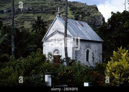 FRANZÖSISCH-POLYNESIEN, TUAMOTUS, MANGAREVA-INSEL (ILES GAMBIER), RIKITEA-KAPELLE Stockfoto