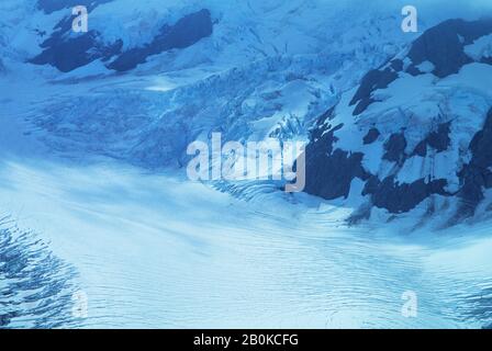 NEUSEELAND, SÜDINSEL, MT. COOK NATIONALPARK LUFTANSICHT DES GLETSCHERS Stockfoto