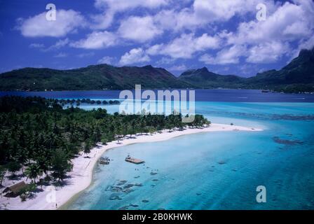 FRANZÖSISCH-POLYNESIEN, GESELLSCHAFTSINSELN, BORA BORA, LUFTAUFNAHME DES PEARL BEACH RESORTS Stockfoto