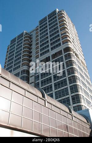 Das David Murray John Gebäude, das Herzstück der Skyline von Swindon. Stockfoto