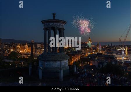 Edinburgh International Festival Feuerwerk vom Calton Hill aus gesehen Stockfoto