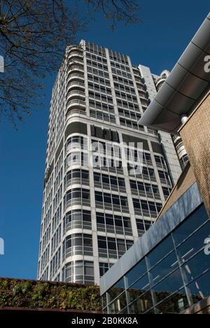 Das David Murray John Gebäude, das Herzstück der Skyline von Swindon. Stockfoto