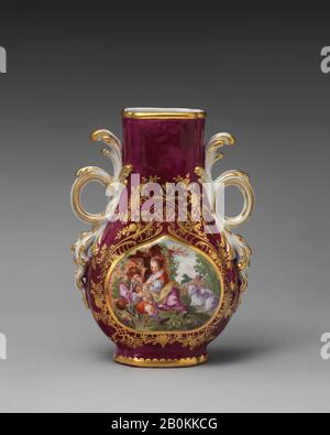 Chelsea Porzellan-Fabrik, Vase (eines von einem Paar), Britisch, Chelsea, Chelsea Porzellan-Fabrik (Britisch, 1745 - 1745), Ca. 1761, Britisch, Chelsea, Weichpasta-Porzellan, 6 3/4 × 4 3/4 Zoll. (17,1 × 12,1 cm), Ceramics-Porzellan Stockfoto