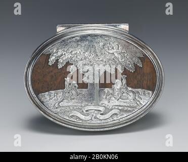 Snuffbox, wahrscheinlich Britisch, ca. 1700, wahrscheinlich Britisch, Silber und Eiche, Breite: 3 1/4 Zoll (8,3 cm), Metalwork-Silber In Kombination Stockfoto