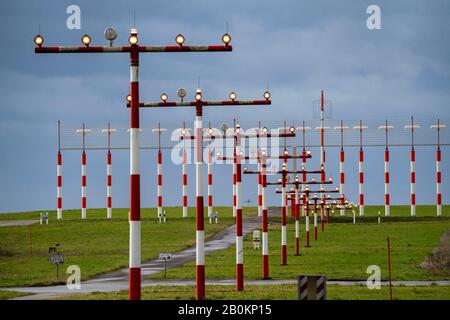 DŸsseldorf internationaler Flughafen, DUS, Startbahnbeleuchtung, Startbahn 05R/23L-Anflughilfe, Stockfoto