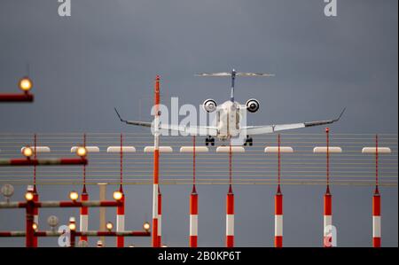 DŸsseldorf International Airport, DUS, Runway Lighting, Approach Aid of Runway 05R/23L, SAS Jet, Stockfoto