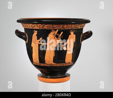 Zugeschrieben dem Maler der Villa Giulia, Terrakotta-Glockenkrater (Schüssel zum Mischen von Wein und Wasser), Griechisch, Attisch, Klassik, Date Ca. 460-450 v. Chr., Griechisch, Attisch, Terrakotta; Rotfigur, H. 14 9/16 Zoll (37 cm), Munddurchmesser 17 5/16 Zoll (44 cm), Vasen Stockfoto